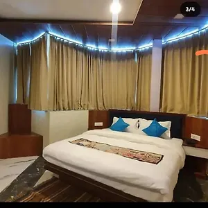 Vacation Vibes Hotel