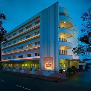 https://grand.kerala-hotels.net