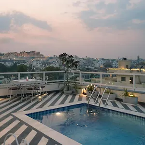 4* Hotell Naren
