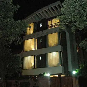 Dolphinn 2*, Delhi (National Capital Territory of India) India